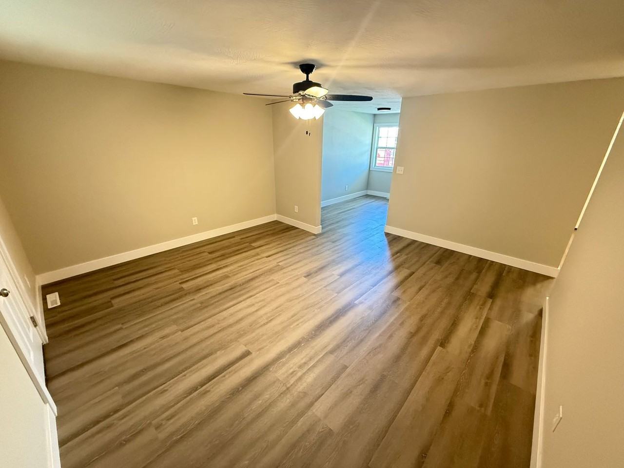 201 E Hall St - Photo 6 of 23