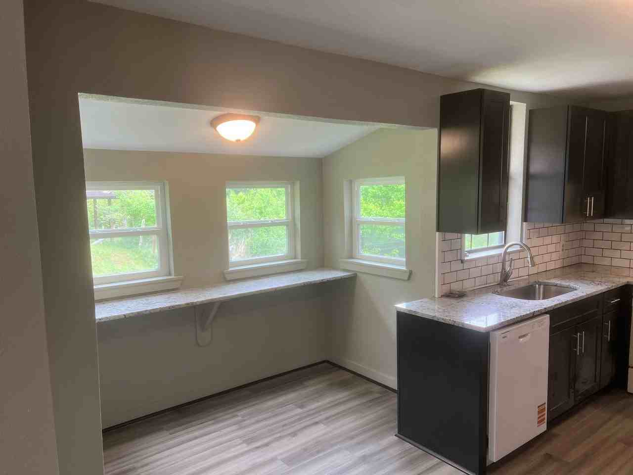 1012 Mineral St - Photo 7 of 17