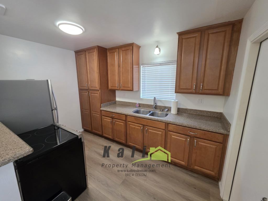 910 Saturn Blvd - Photo 3 of 15