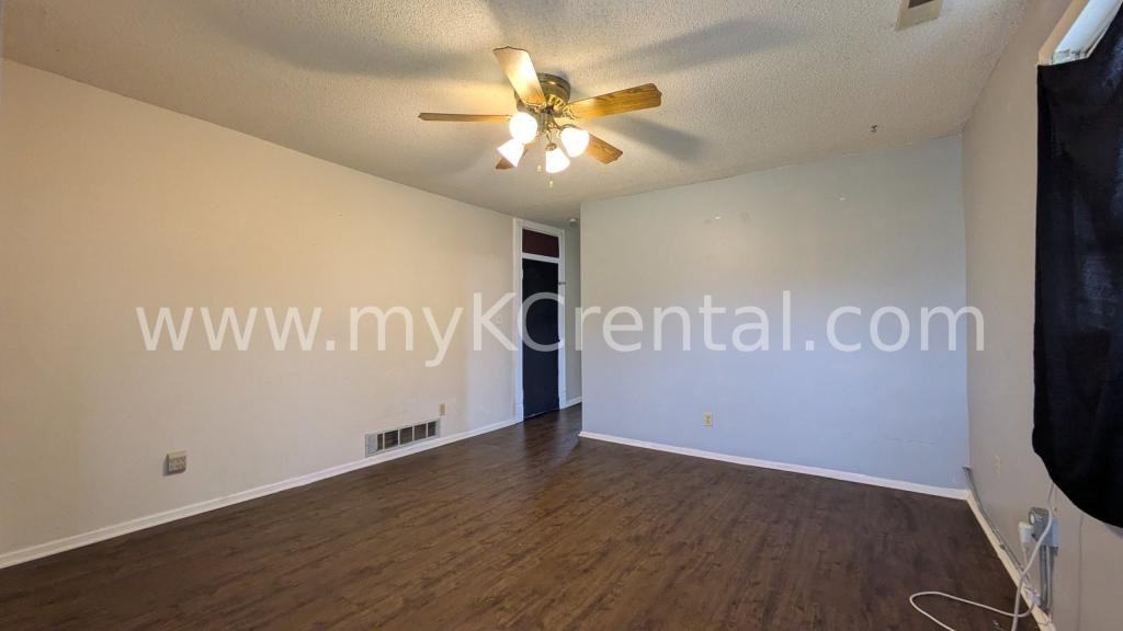 730 W Park St - Photo 2 of 11