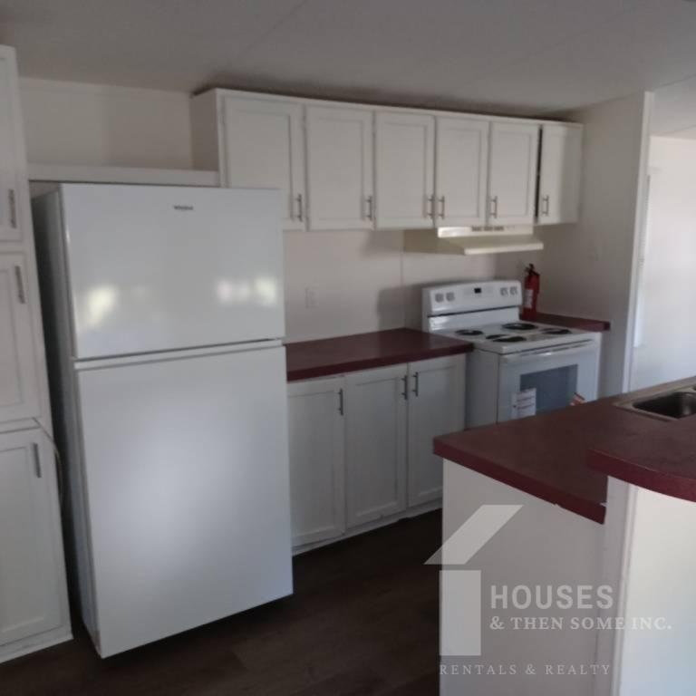 210 Douglas St - Photo 4 of 21