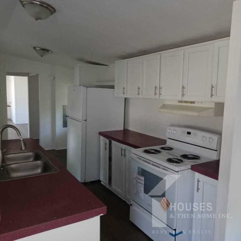 210 Douglas St - Photo 5 of 21