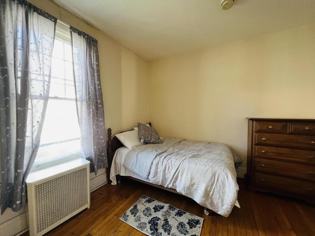 31 Pleasant St - Photo 5 of 11