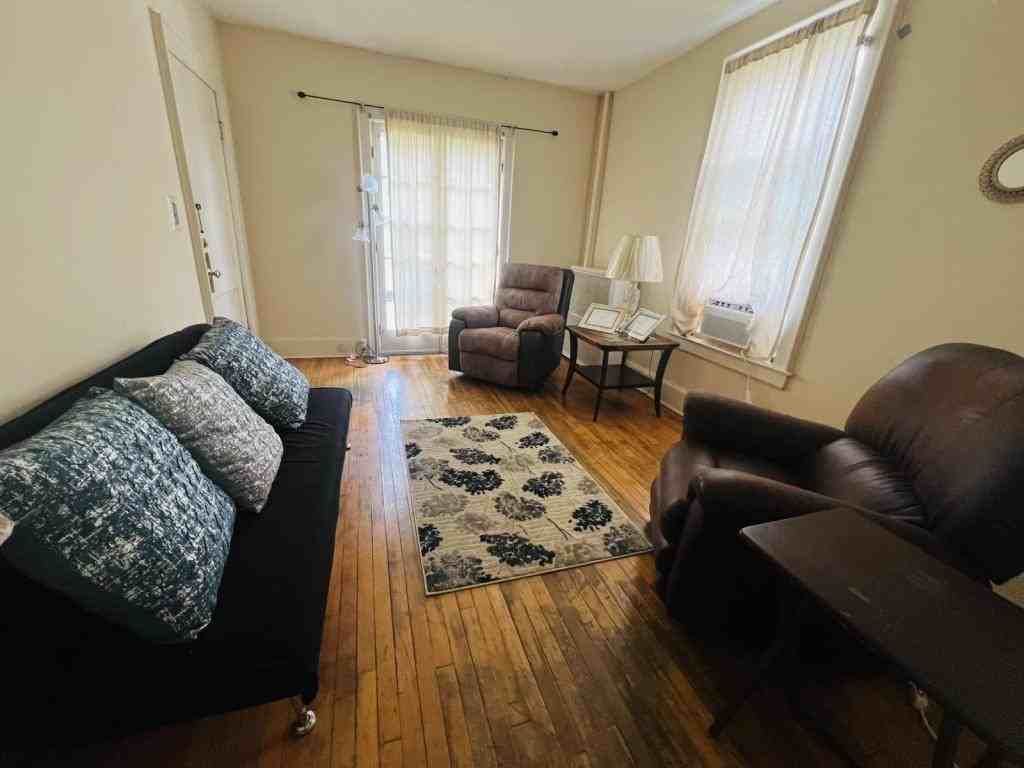 31 Pleasant St - Photo 7 of 11