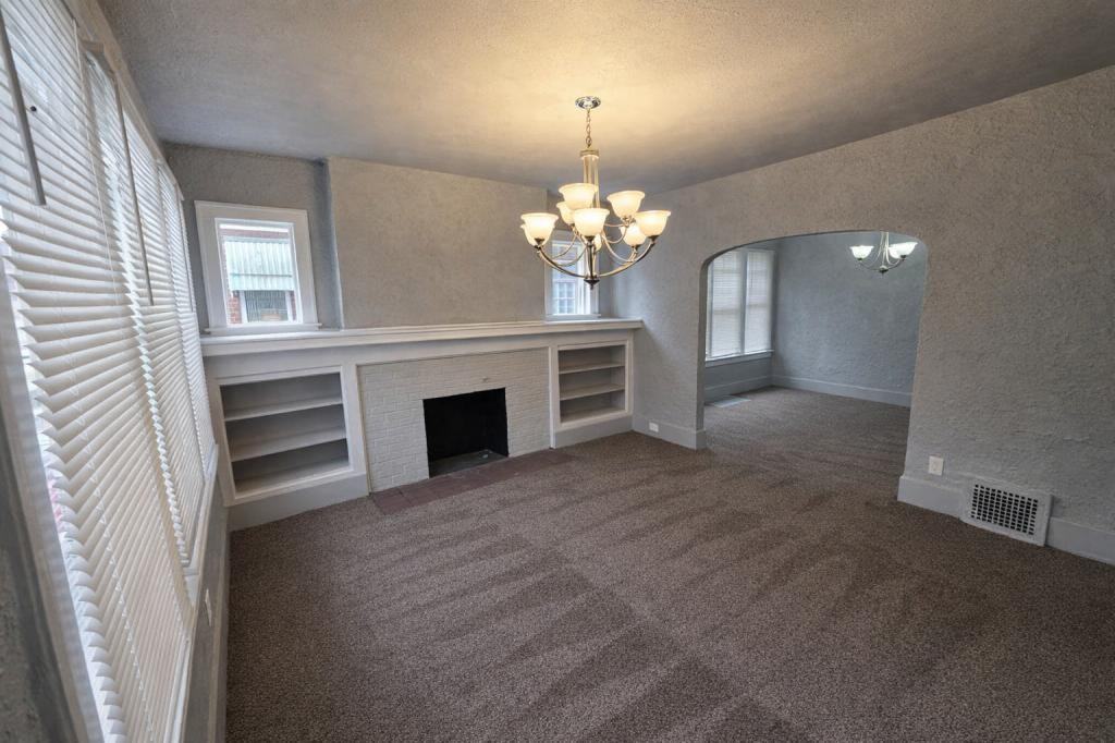 2530 Fullerton St - Photo 4 of 18