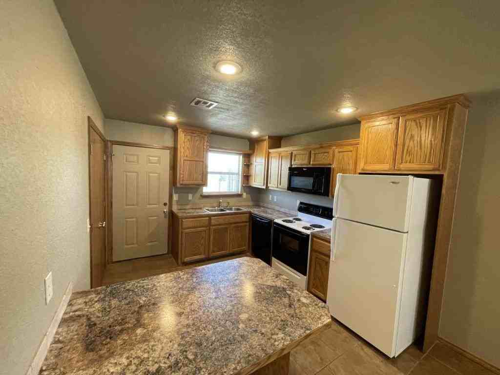 1512 N Kennedy Ln - Photo 3 of 10