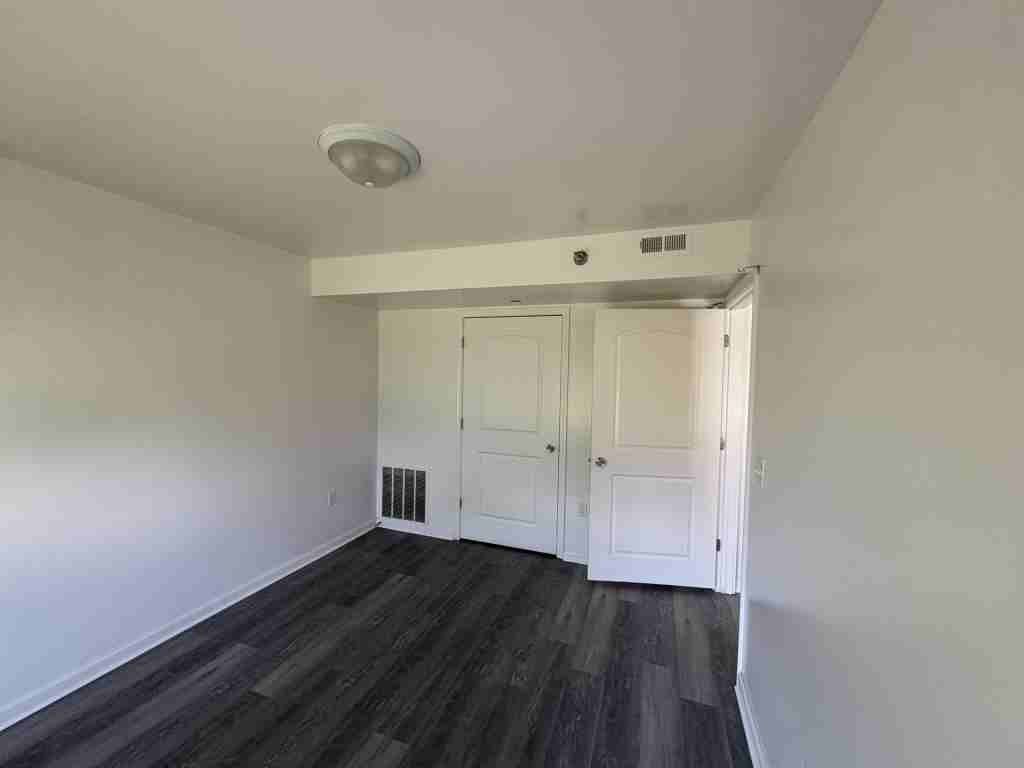 2501 24th St #102 - Photo 4 of 9
