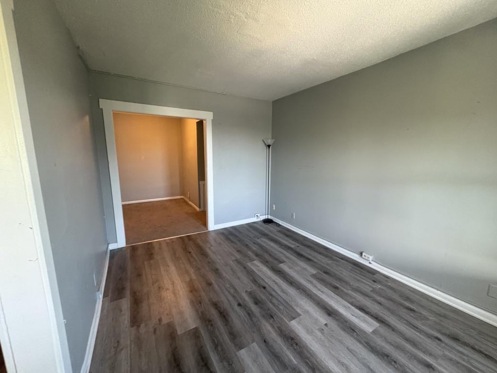 933 18th St - Photo 2 of 7
