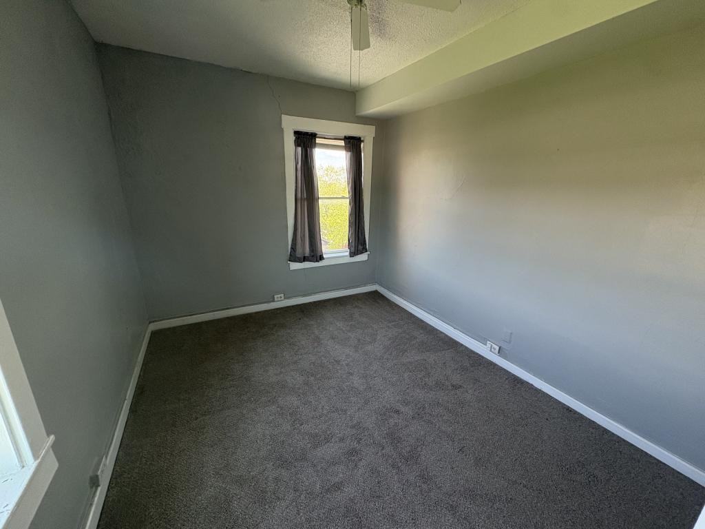 933 18th St - Photo 5 of 7