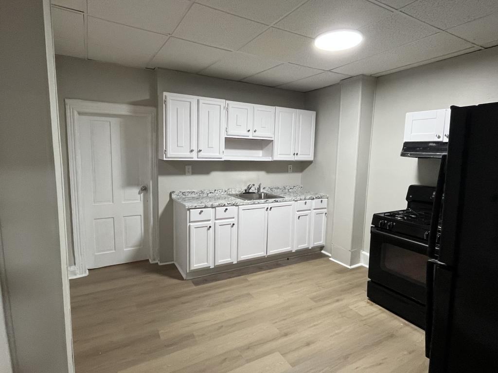 631 Division St - Photo 2 of 3