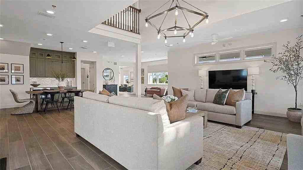 5621 Fiona Ln - Photo 5 of 19