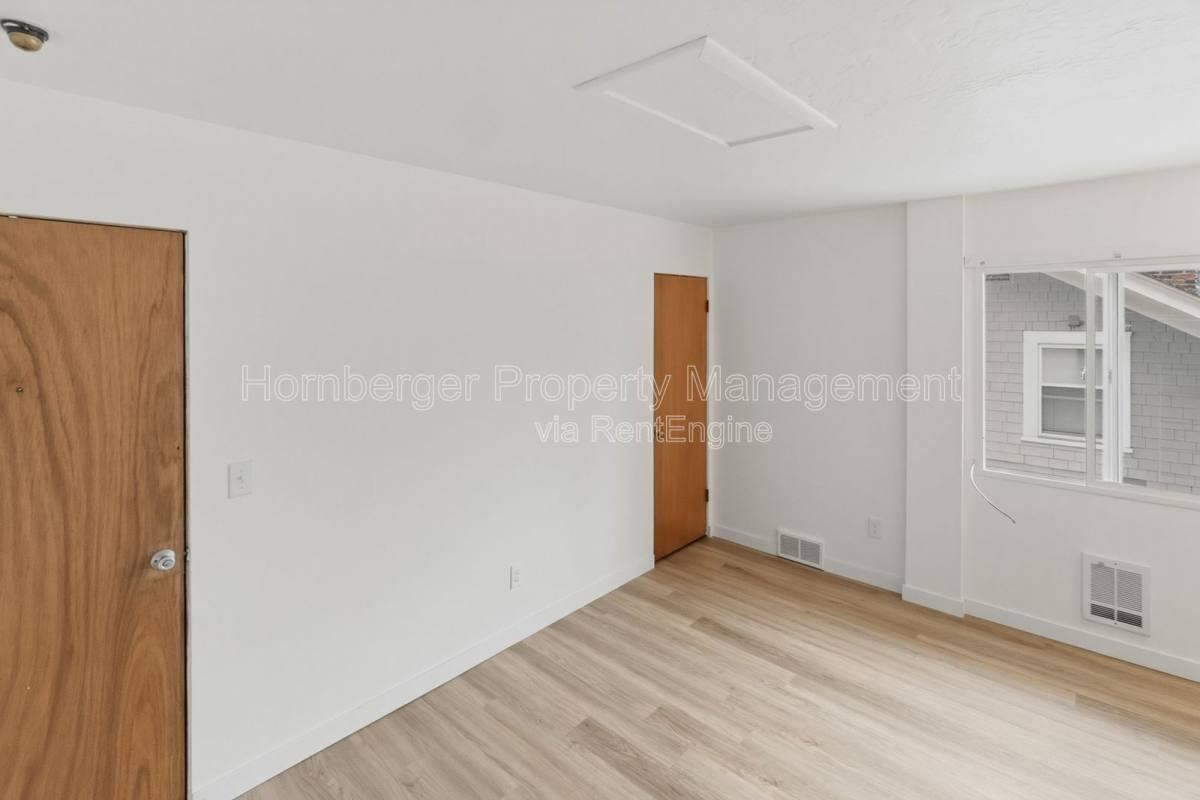 904 W 9th Ave #6 - Photo 2 of 10