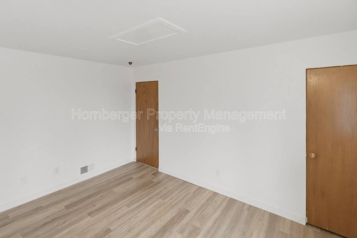 904 W 9th Ave #6 - Photo 4 of 10