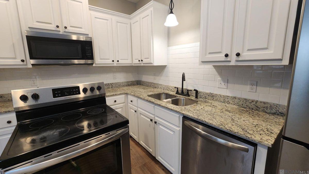 205 River Mill Dr - Photo 2 of 10