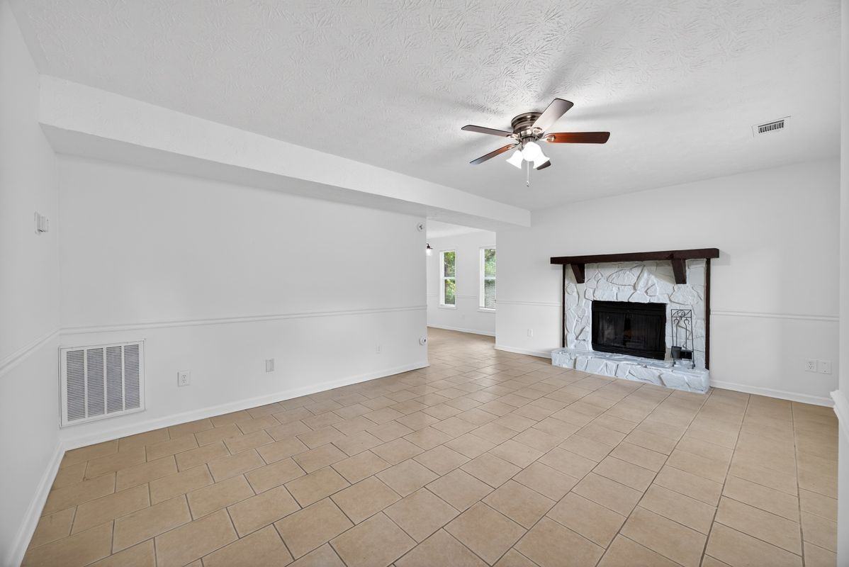 6898 Babbling Brook Dr - Photo 3 of 4