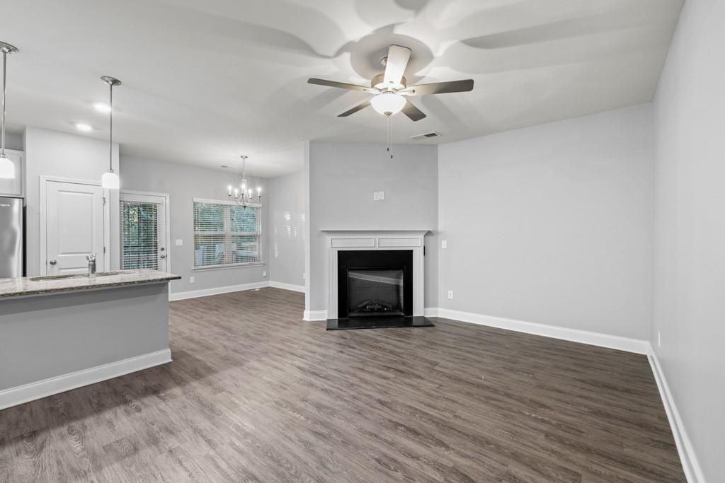 2570 Castellan Dr - Photo 3 of 14