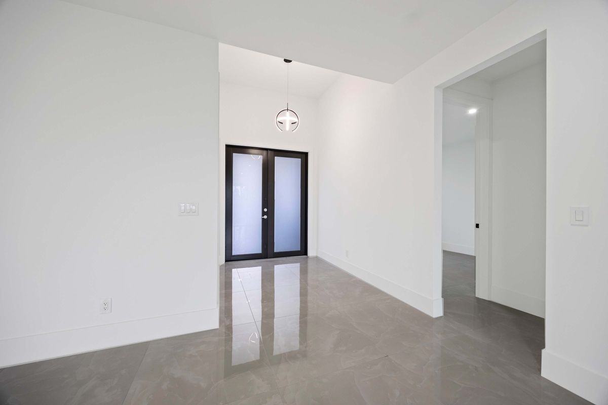 2619 23rd St W - Photo 4 of 24