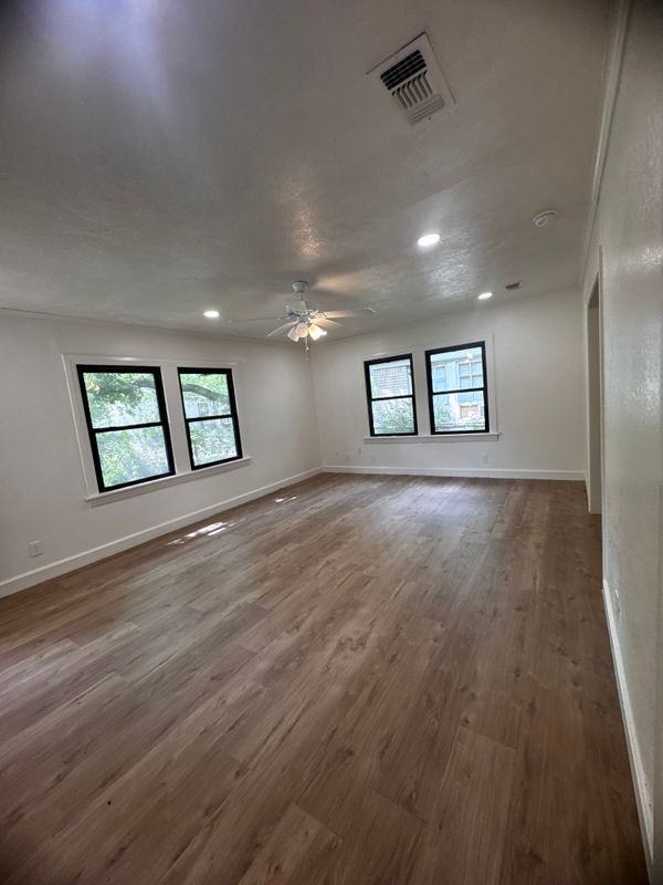 1302 Hickory St - Photo 3 of 6