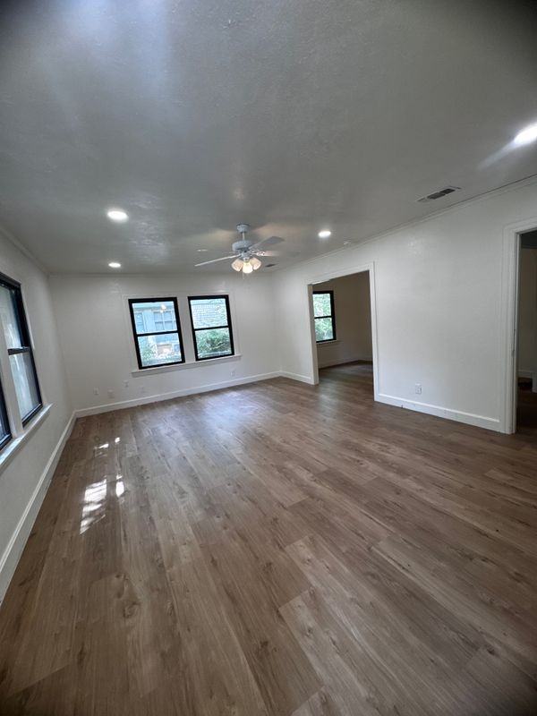 1302 Hickory St - Photo 4 of 6