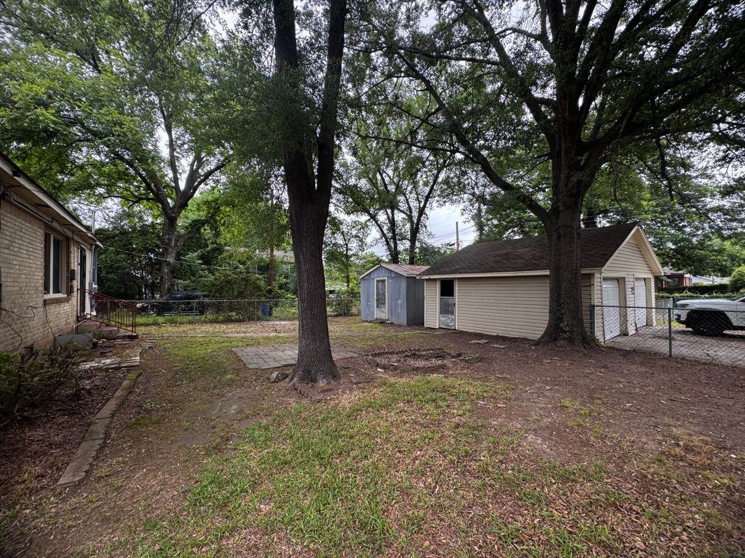 1302 Hickory St - Photo 5 of 6