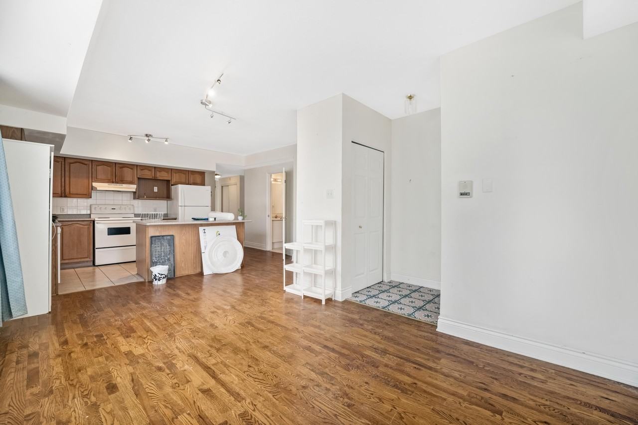 265 Carruthers Avenue - Photo 3 of 23