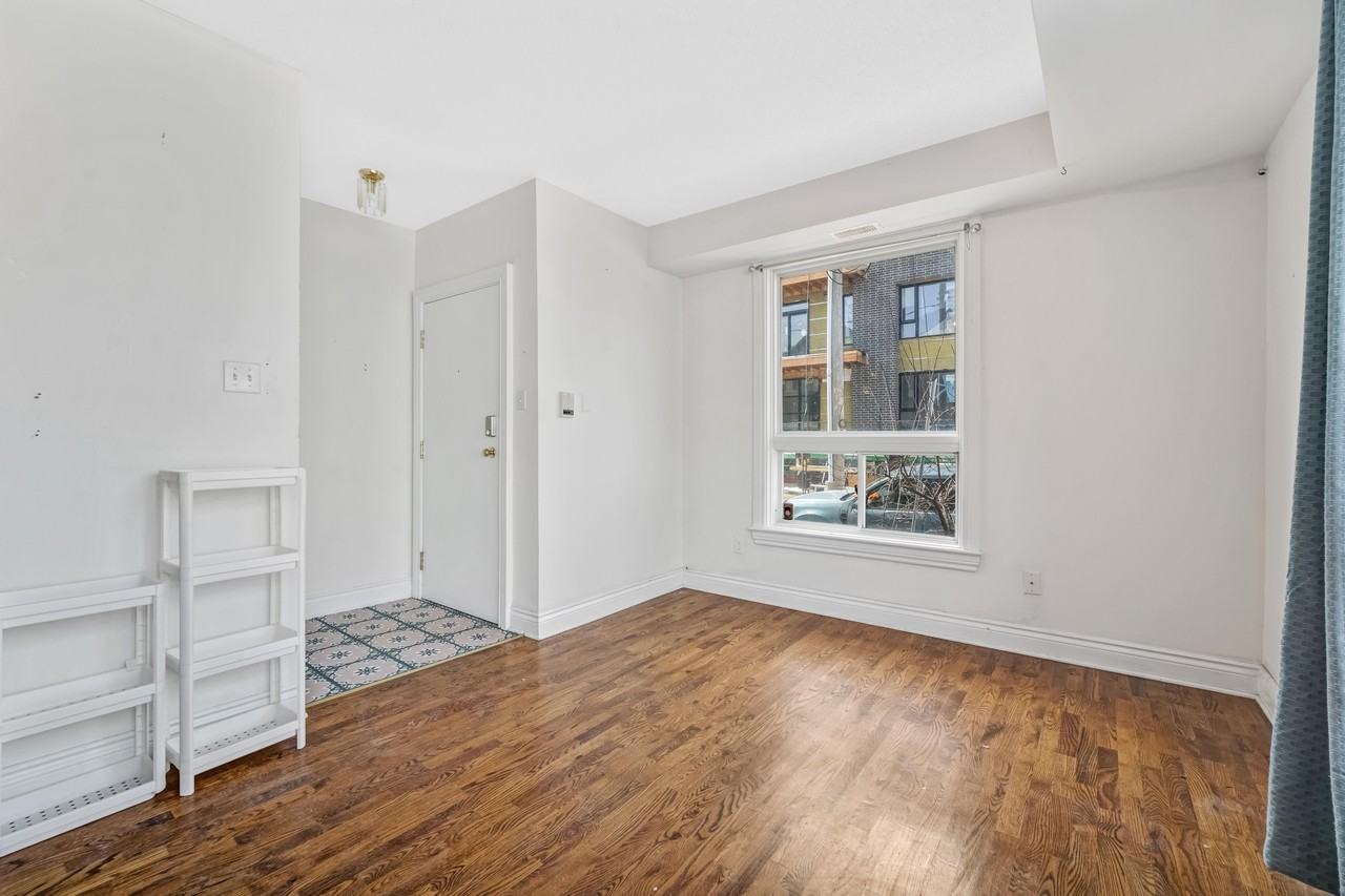 265 Carruthers Avenue - Photo 4 of 23