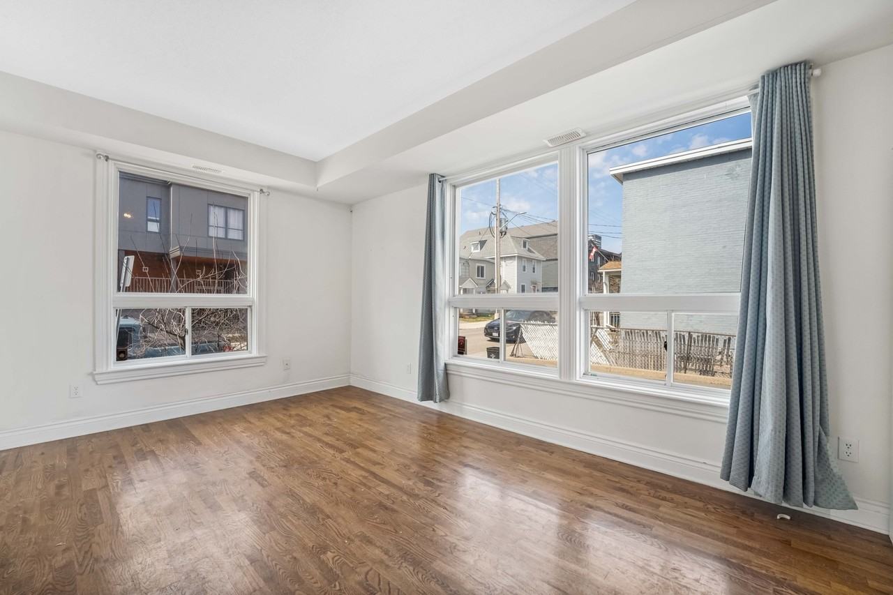 265 Carruthers Avenue - Photo 5 of 23