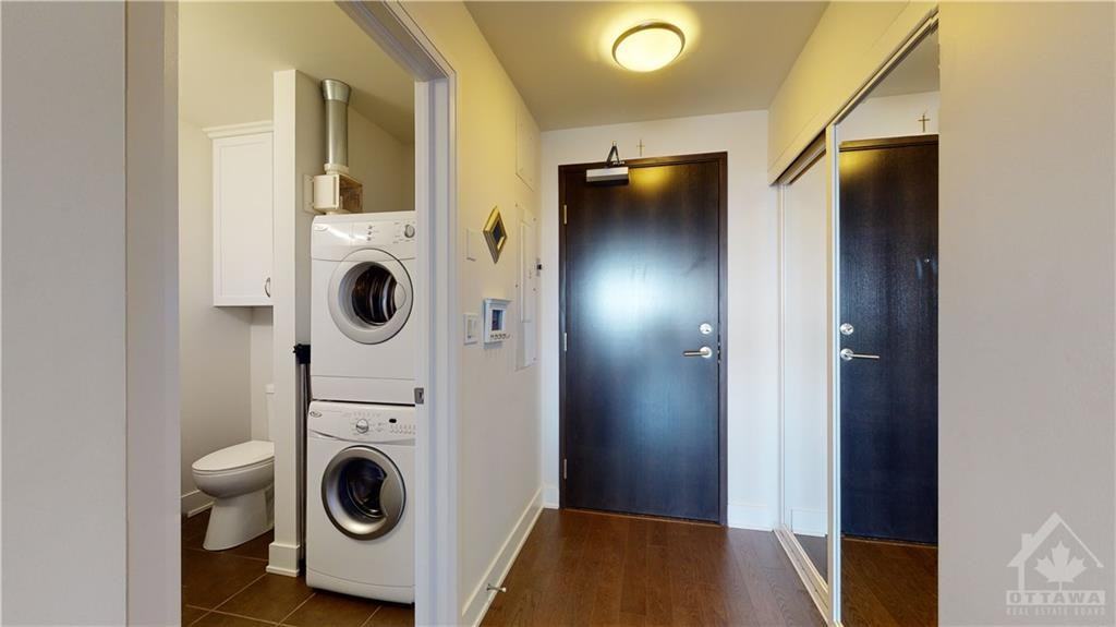 1035 Bank Street - Photo 4 of 25