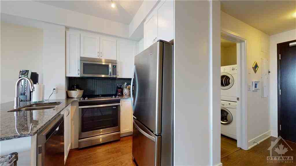 1035 Bank Street - Photo 6 of 25