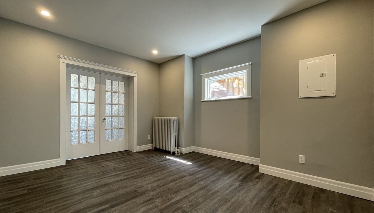 11 Grosvenor Ave S - Photo 4 of 14