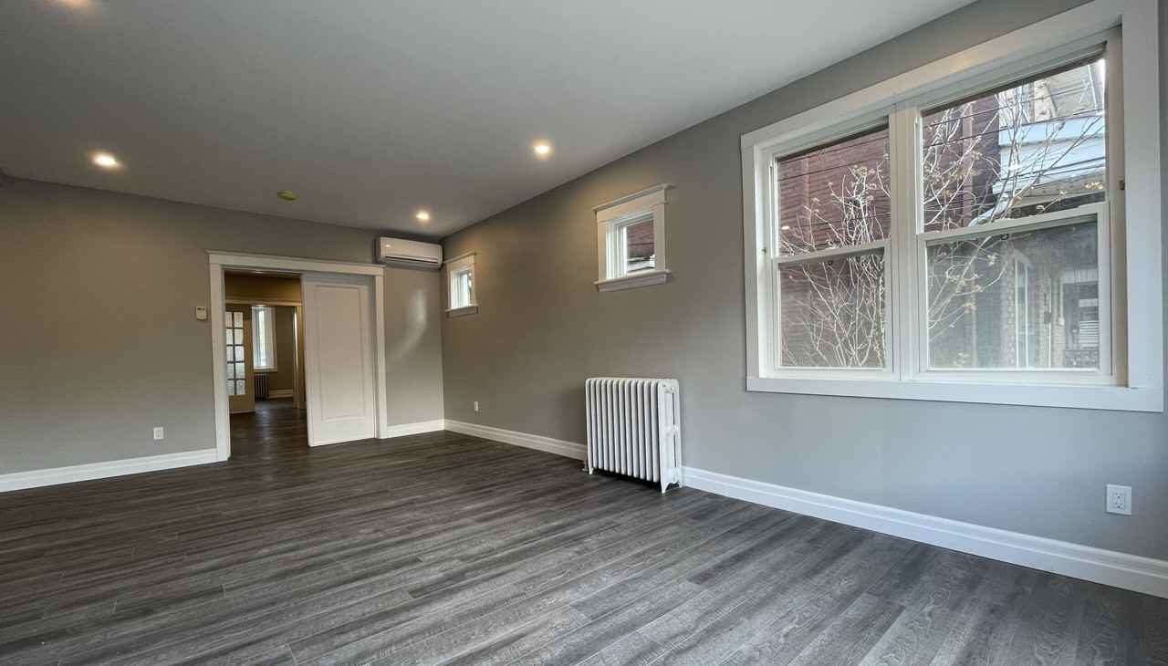 11 Grosvenor Ave S - Photo 7 of 14