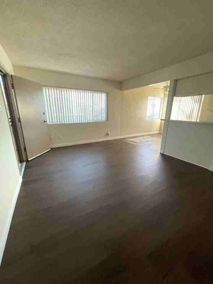 2630 Linden Ave - Photo 2 of 9