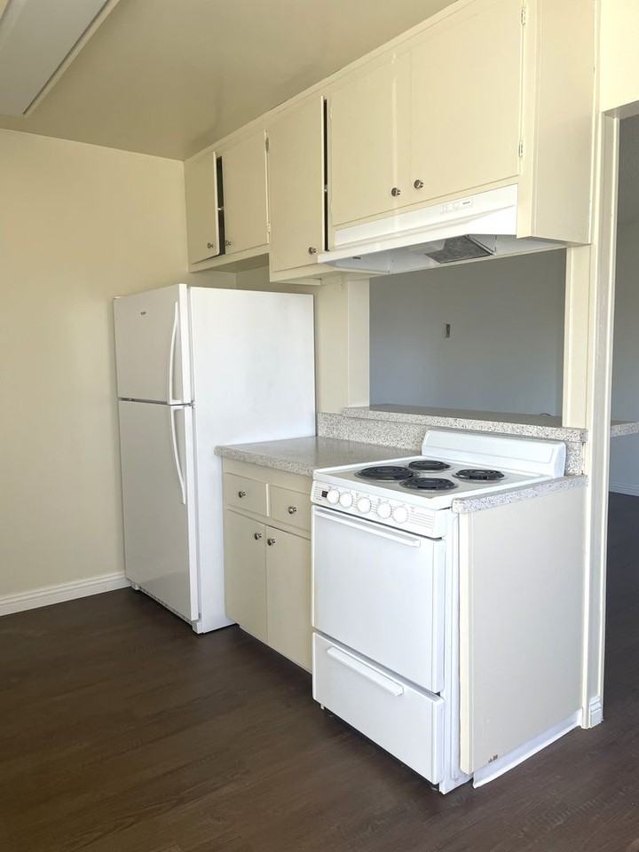 2630 Linden Ave - Photo 5 of 9