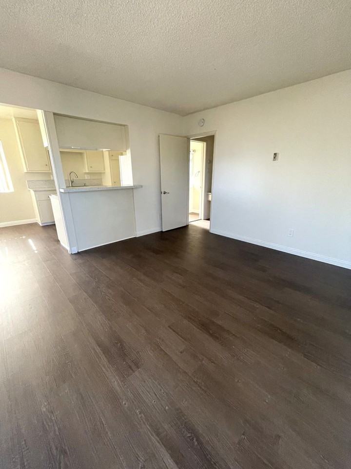 2630 Linden Ave - Photo 6 of 9