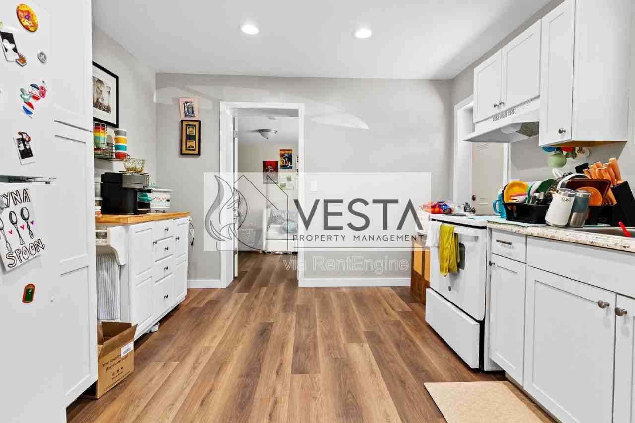817 Oakdale Rd - Photo 6 of 20