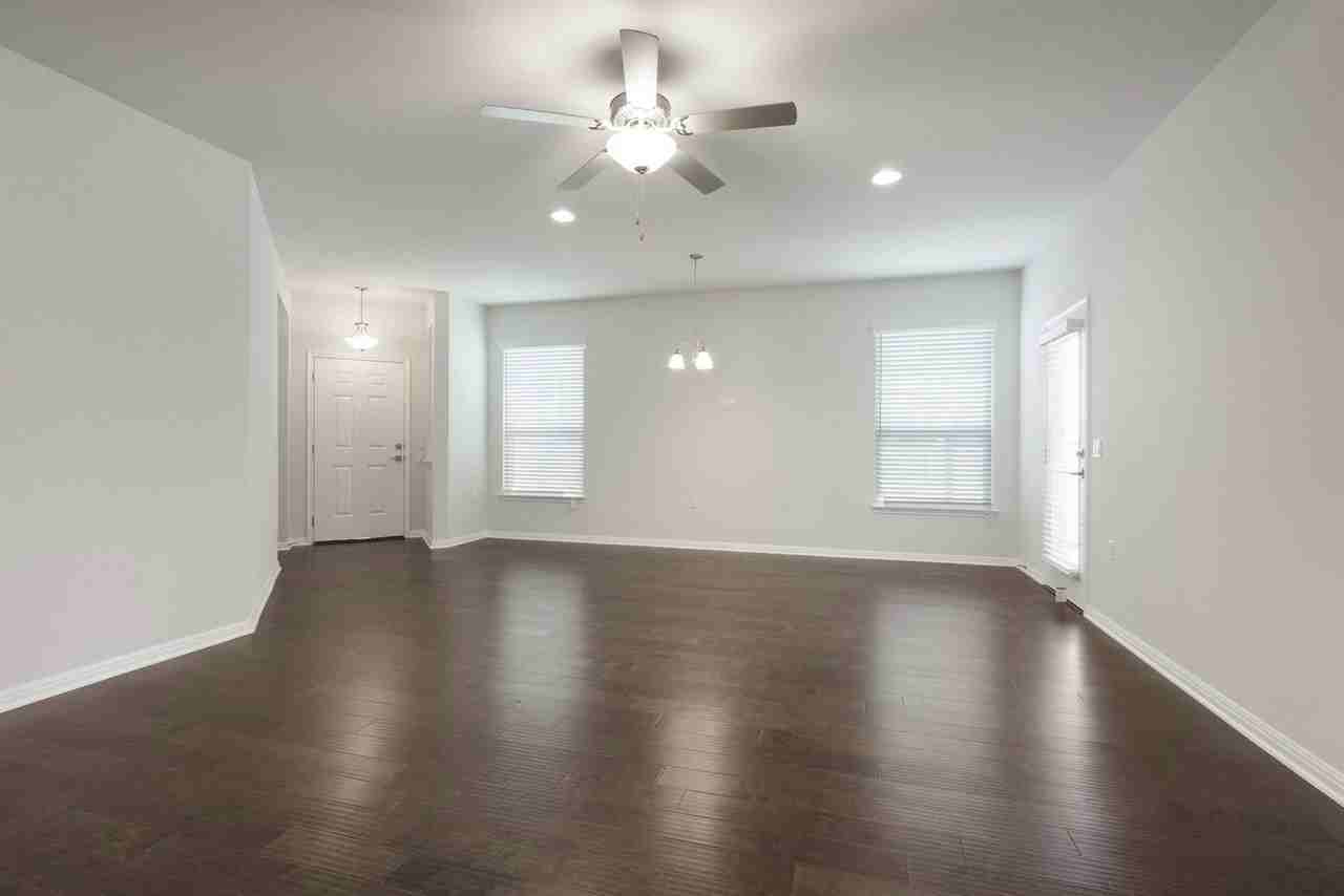 924 Falkland Trce - Photo 4 of 48