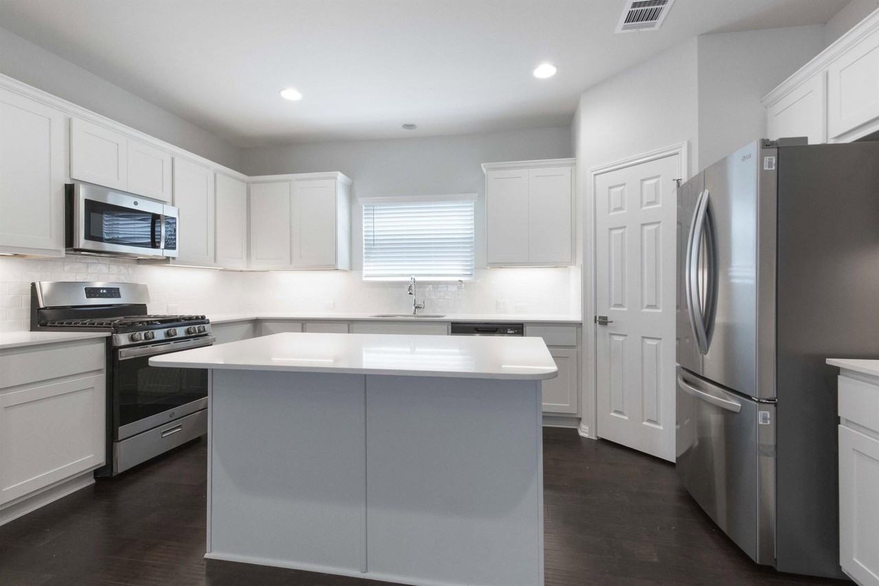 924 Falkland Trce - Photo 6 of 48