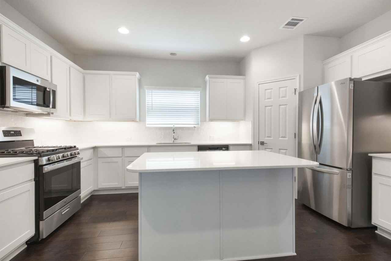 924 Falkland Trce - Photo 7 of 48