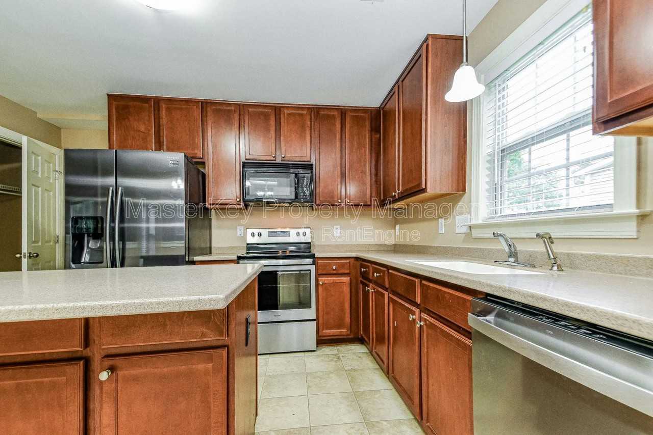 225 Braxman Ln - Photo 5 of 29