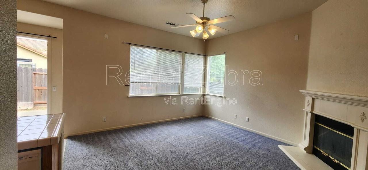 3795 Swan Ave - Photo 3 of 22