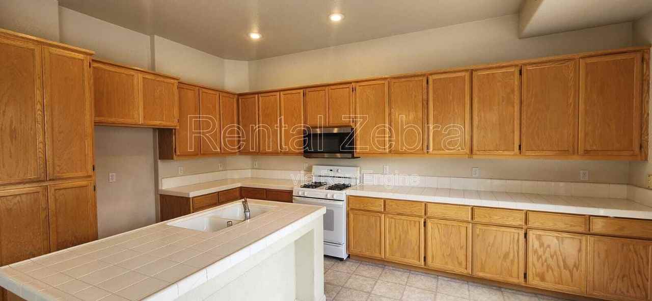 3795 Swan Ave - Photo 5 of 22