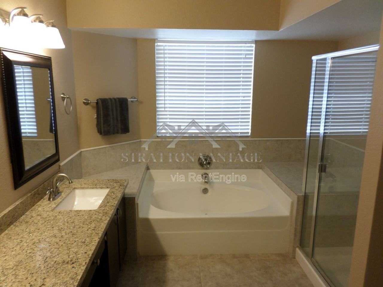 1814 E Oak Harbor Dr - Photo 4 of 11