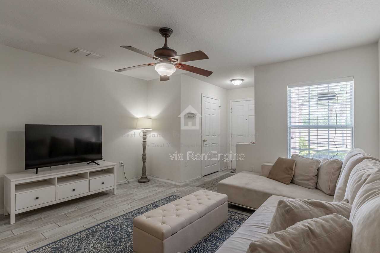 5095 Dominica Dr - Photo 5 of 32