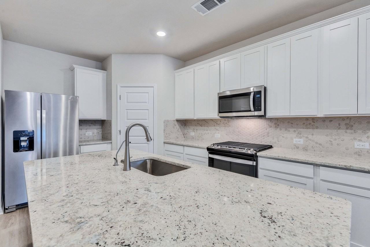 6501 Dragride Rd - Photo 6 of 50