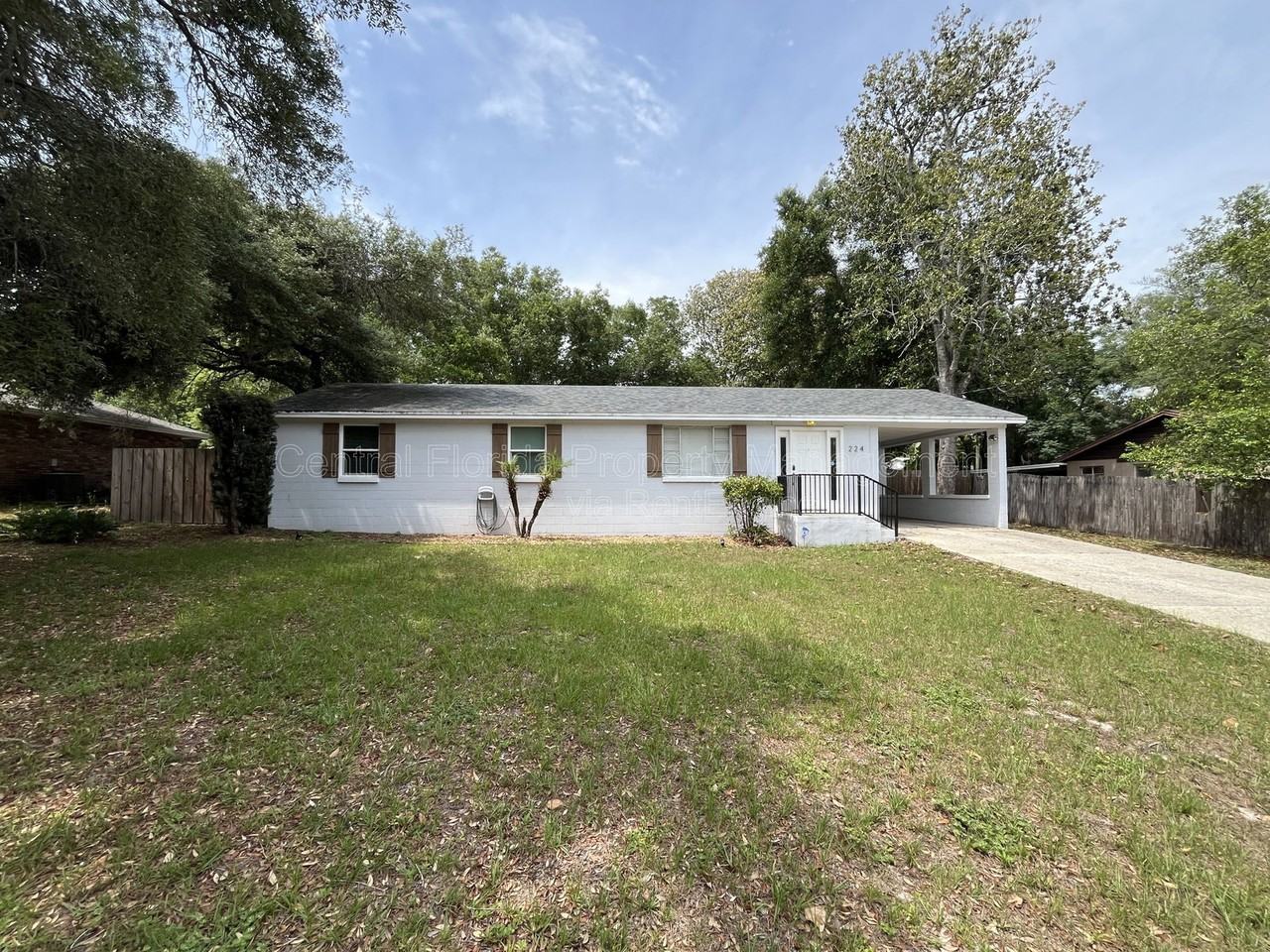 224 Lakewood Dr - Photo 2 of 17