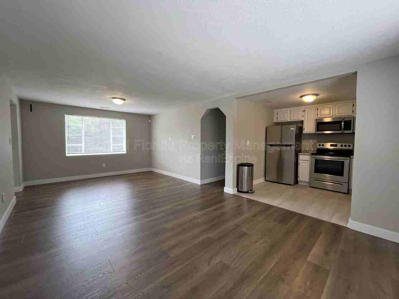 224 Lakewood Dr - Photo 5 of 17