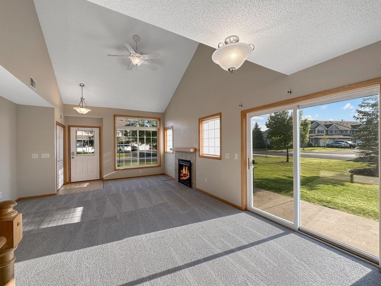 16421 Elm Creek Ln - Photo 2 of 15