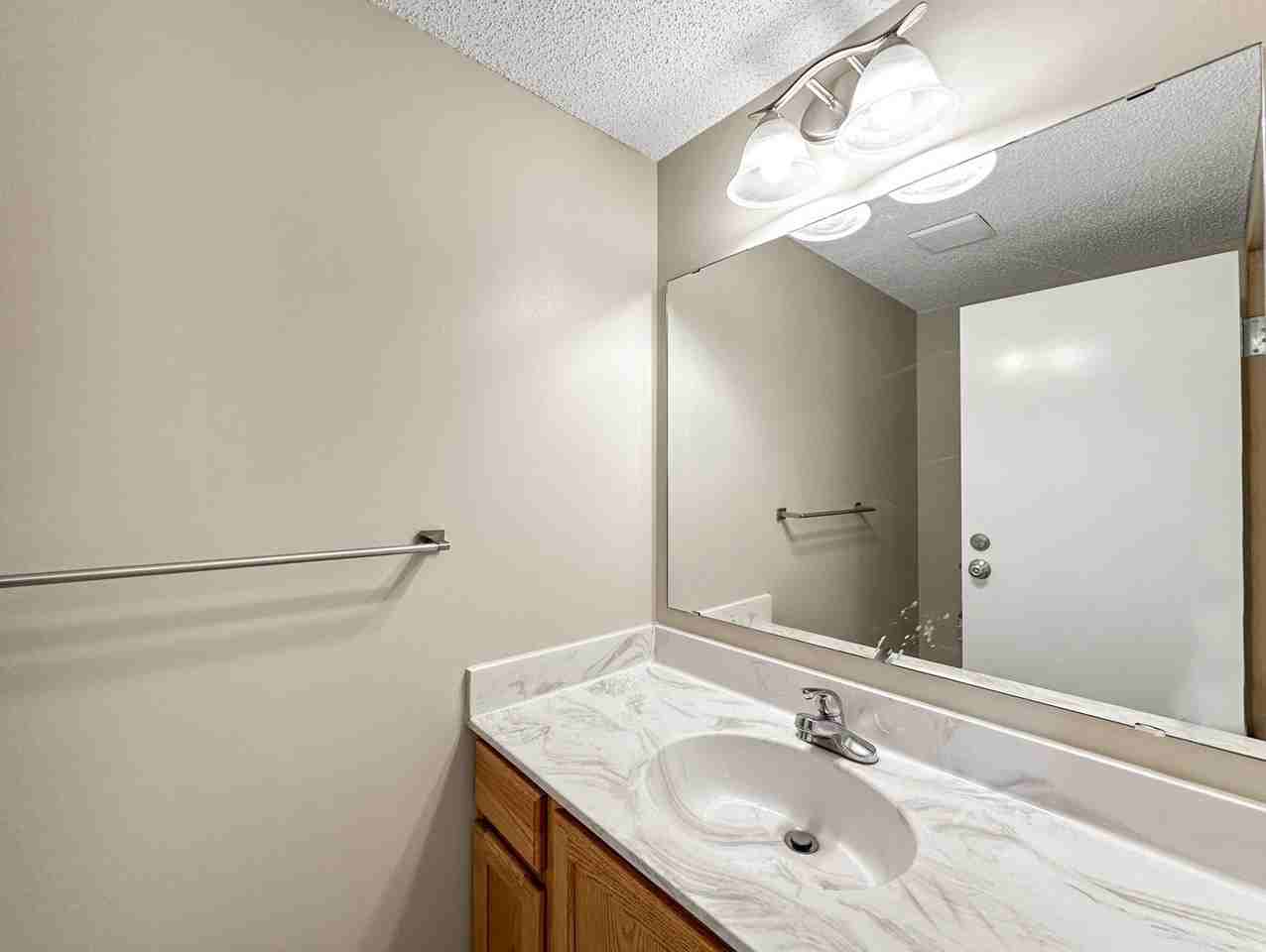 16421 Elm Creek Ln - Photo 7 of 15