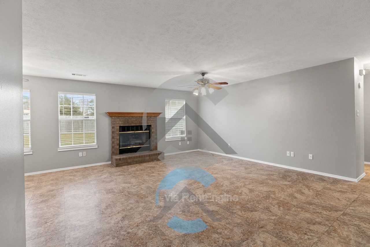 1412 Ivy Dr - Photo 2 of 15