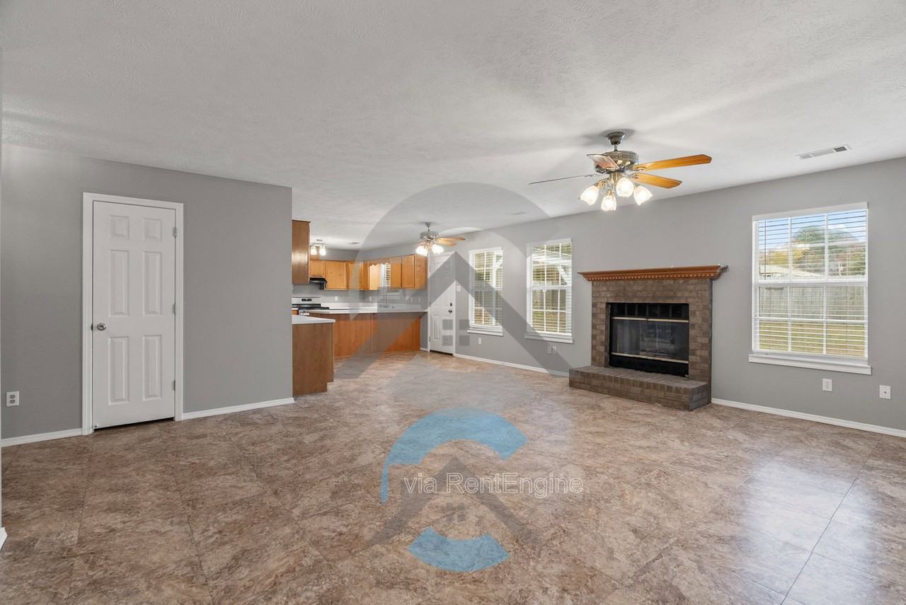 1412 Ivy Dr - Photo 3 of 15
